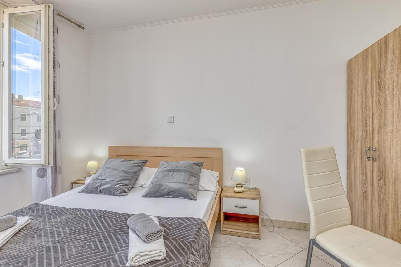 Rooms Vitoria On Joakim Square Poreč Exterior foto